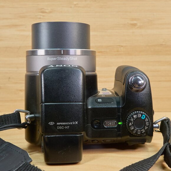 Sony Cybershot DSC-H7 8.1MP Digital Camera, 15x Optical Zoom, Made in Japan - Picture 4 of 8